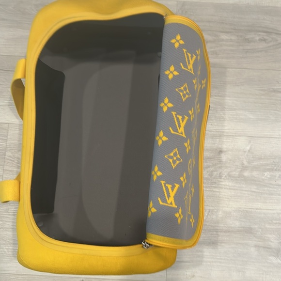 Louis Vuitton Duffle Bag Horizon Soft
Jacquard 55 Yellow - Picture 7 of 17